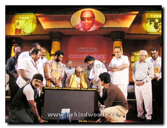 Small screen technicians felicitate Chief Minister Gallery